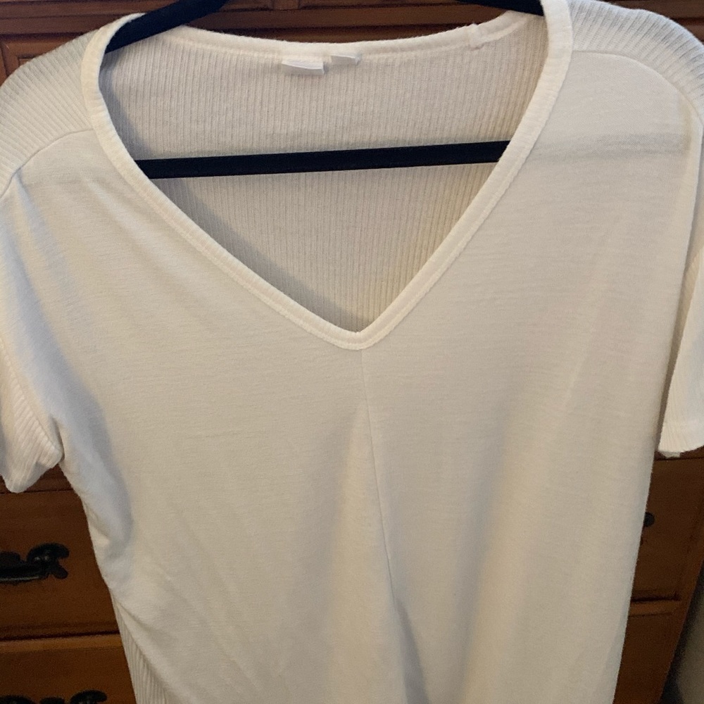 Super versatile & cute white top from Gap!